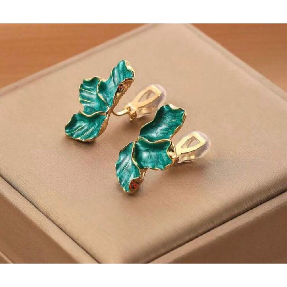 Clip on 1" gold and green half flower button style earrings